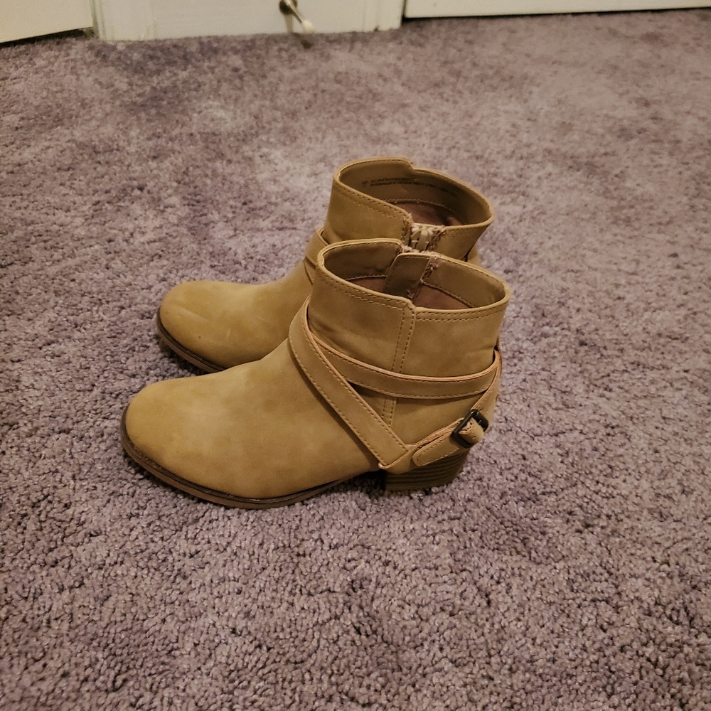 Girls boots
